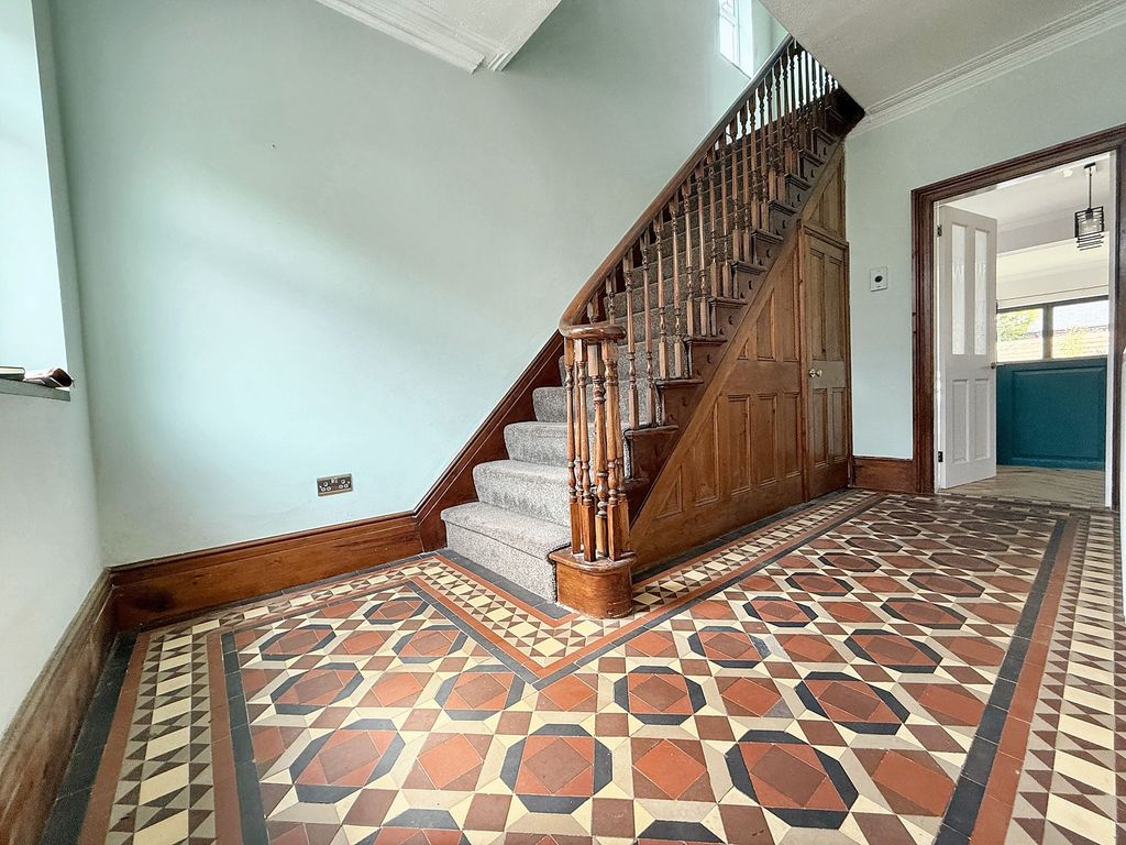 Property photo 3 of 39