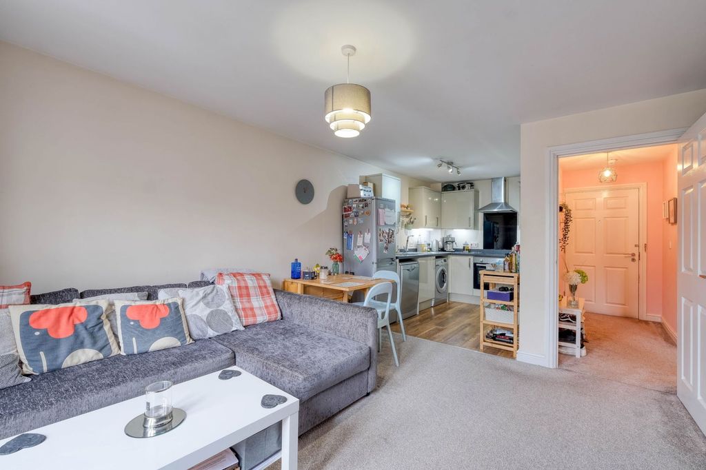 Property photo 3 of 12