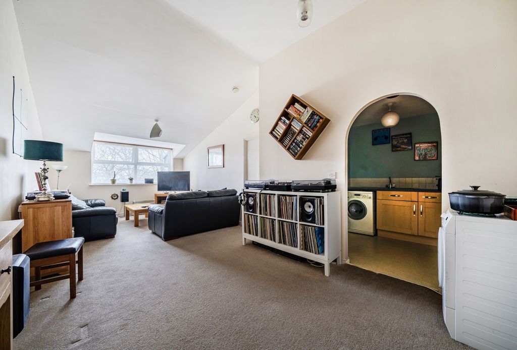 Property photo 2 of 15 1408370-9-69Ab037...