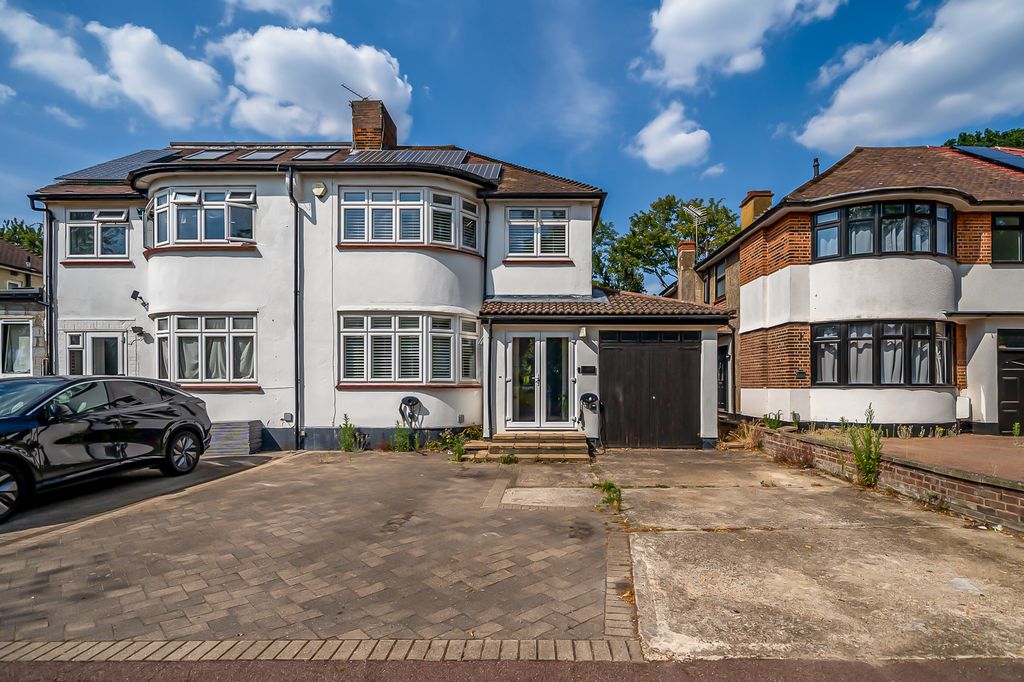 Property photo 1 of 19 External
