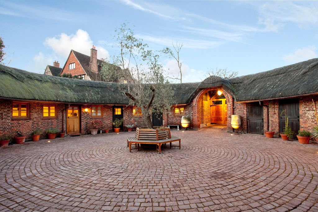 Property photo 2 of 12