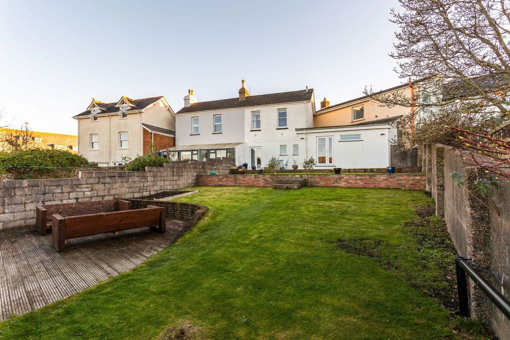 Property photo 1 of 41