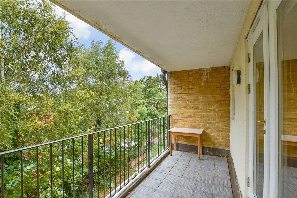 Property photo 2 of 7 Balcony