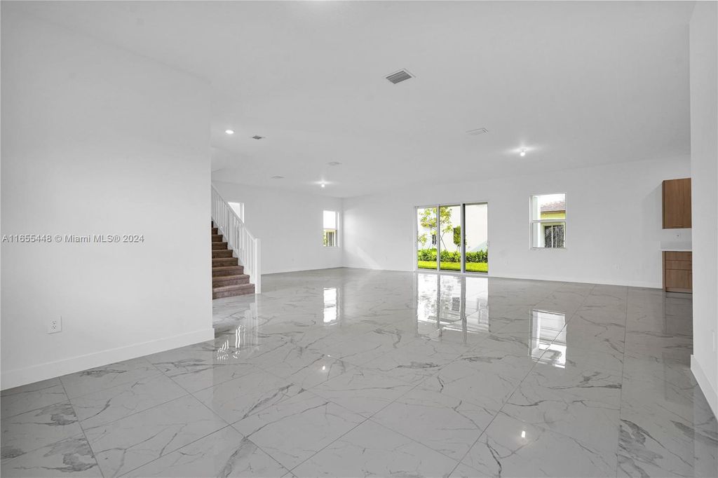 Property photo 2 of 10 <Alttext/>