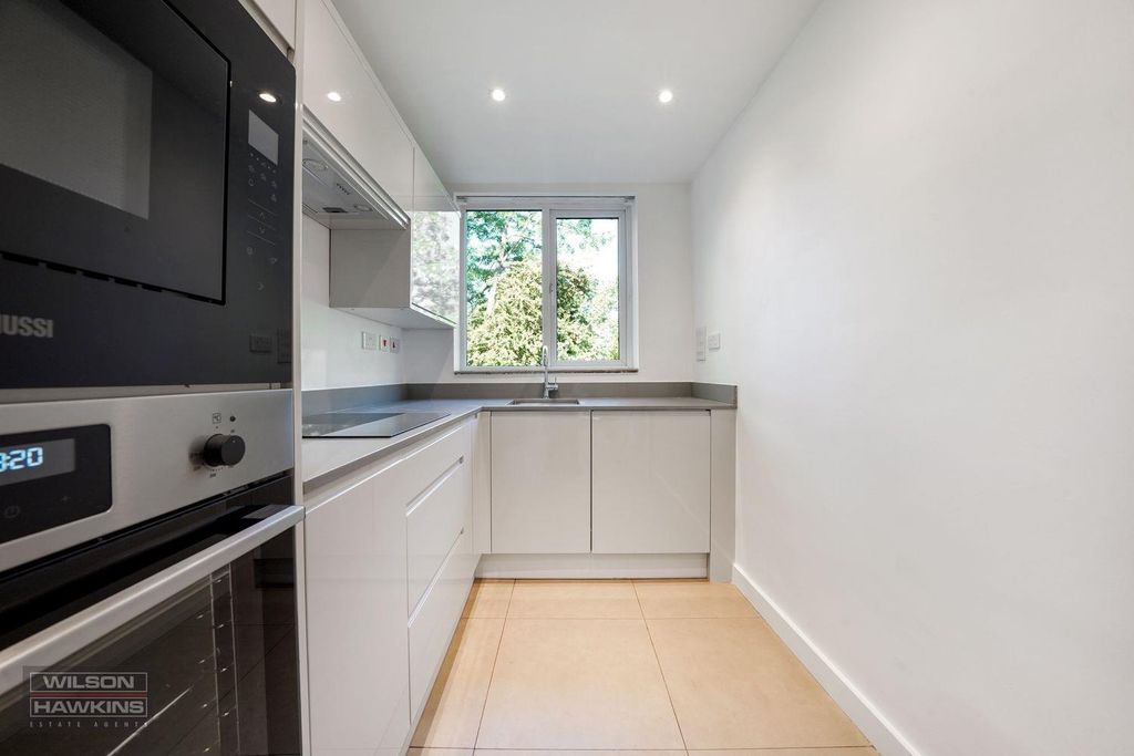 Property photo 3 of 16 29 Moat Lodge, London Road - 4Hexmxrw0Zvxacd2Kzyg.