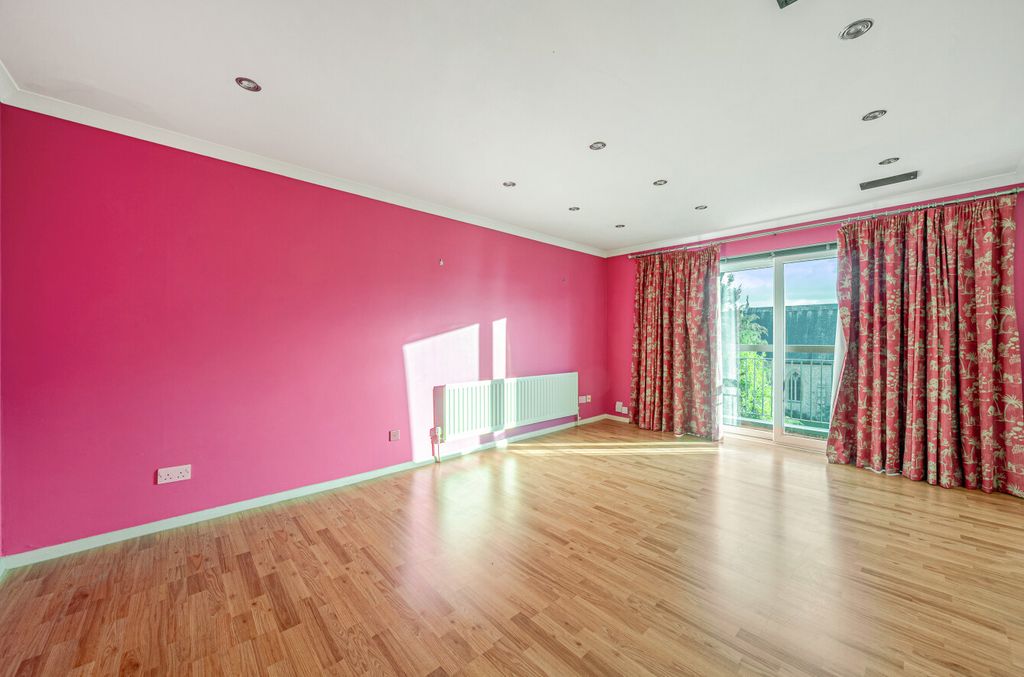 Property photo 2 of 13 1529969-13-1A1555...