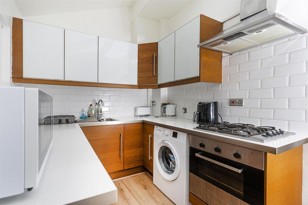 Property photo 3 of 25 Kitchen