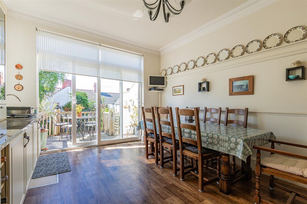 Property photo 3 of 23 Pencisely Road 97-29.Jpg