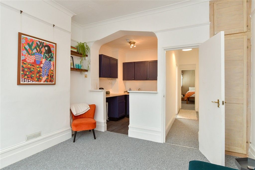 Property photo 3 of 9 Lounge