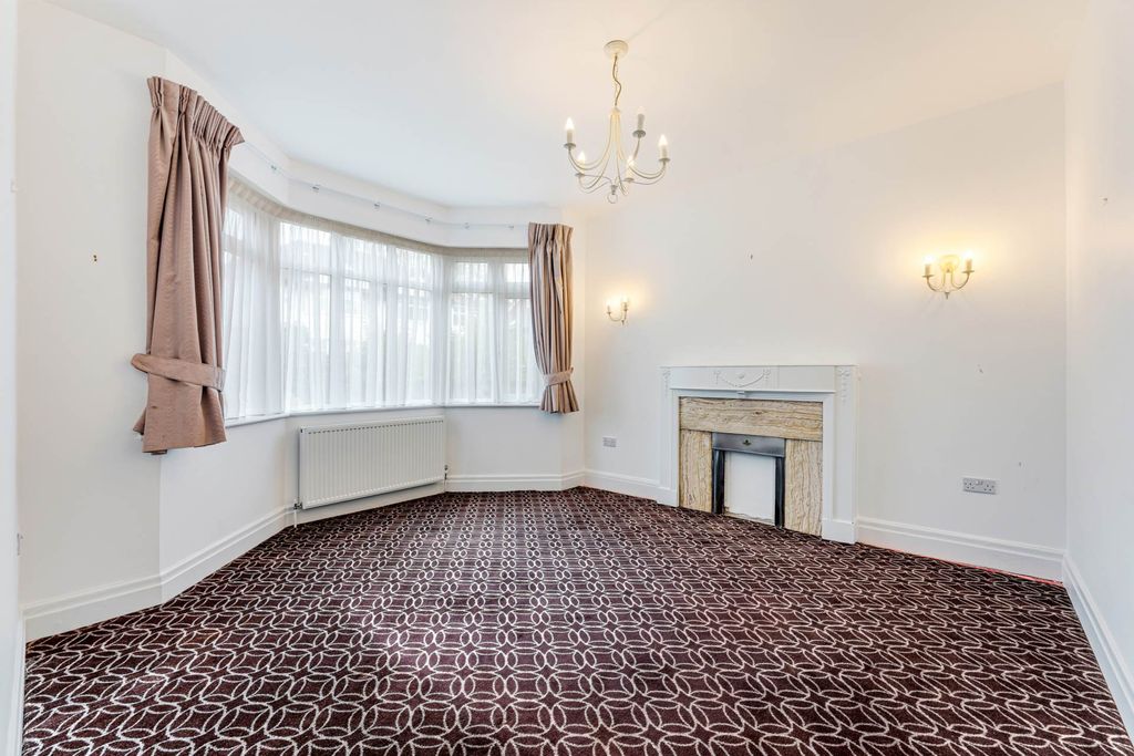 Property photo 3 of 32