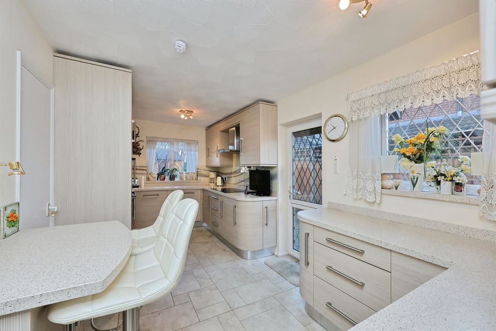 Property photo 3 of 35