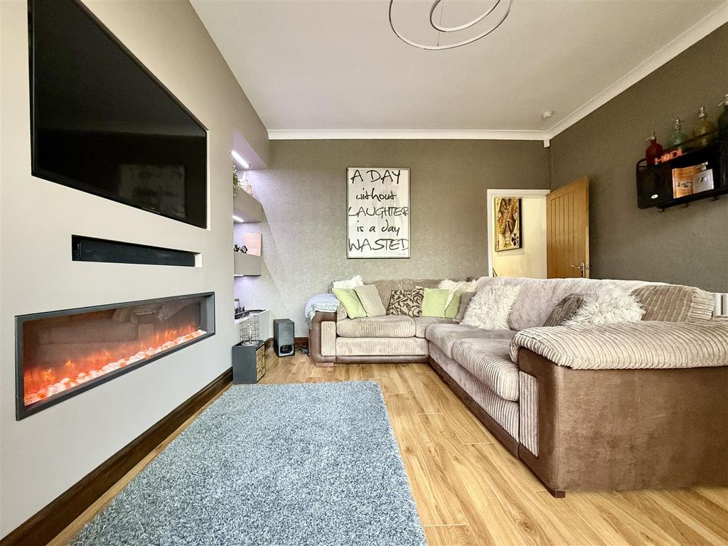 Property photo 2 of 21