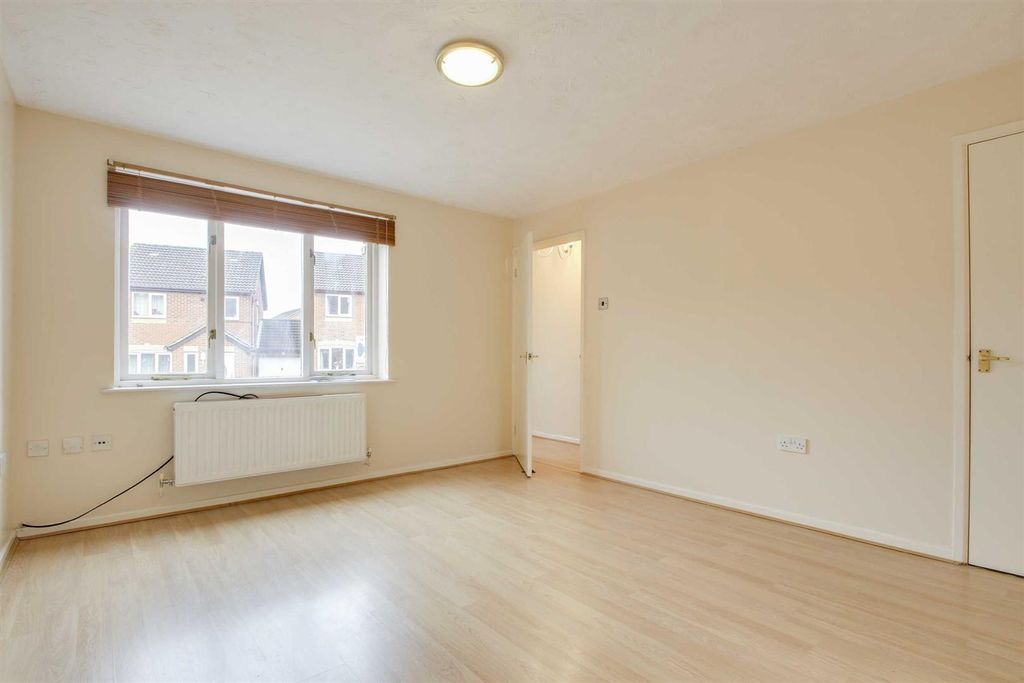 Property photo 3 of 12