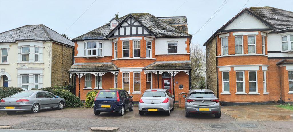 Property photo 1 of 10 2 Bedroom First Floor Flat