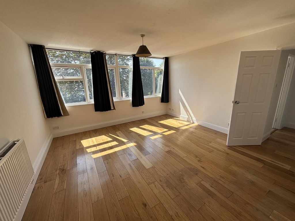 Property photo 1 of 6 Living Room