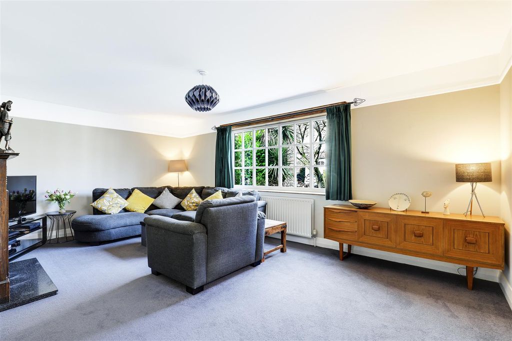 Property photo 2 of 27 3611.Jpg