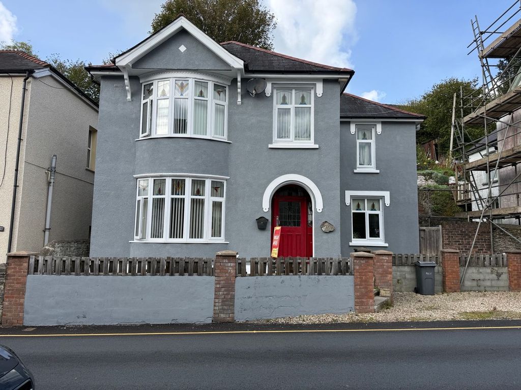 Property photo 1 of 32