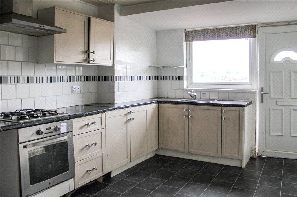 Property photo 3 of 8 Kitchen