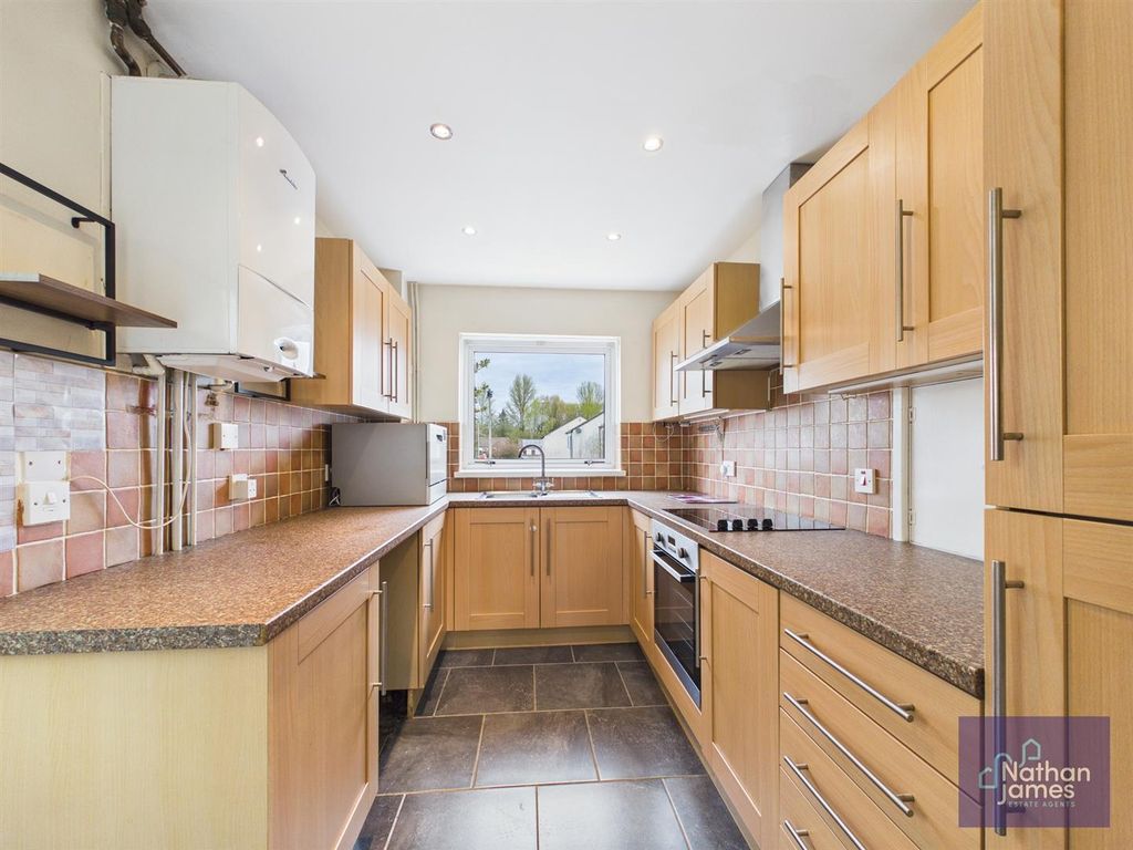 Property photo 3 of 18 Kitchen