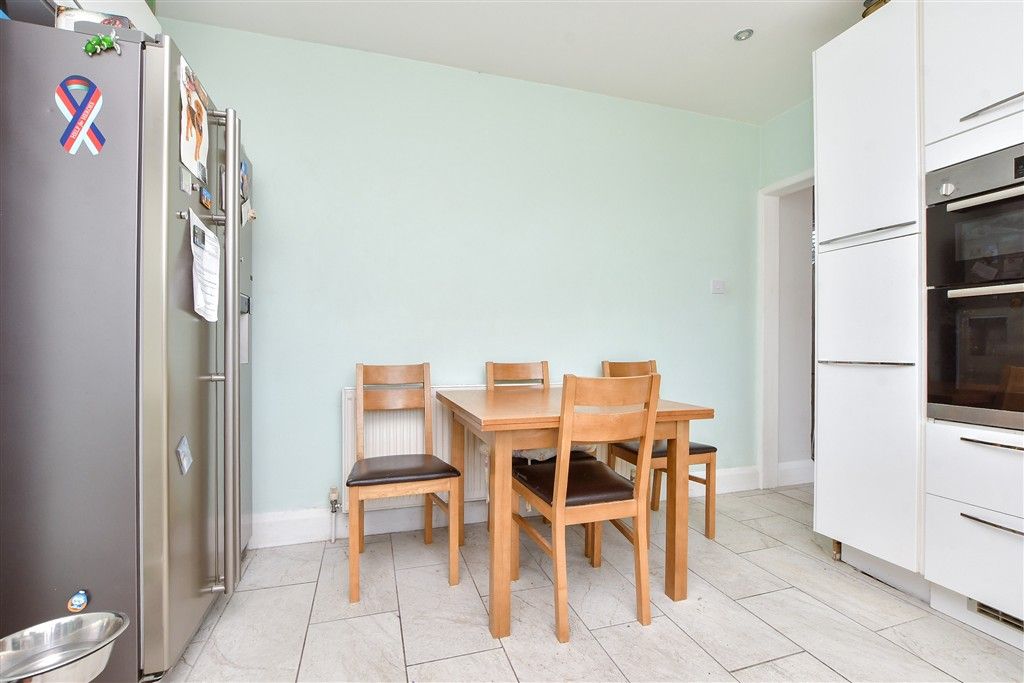 Property photo 2 of 11 Kitchen