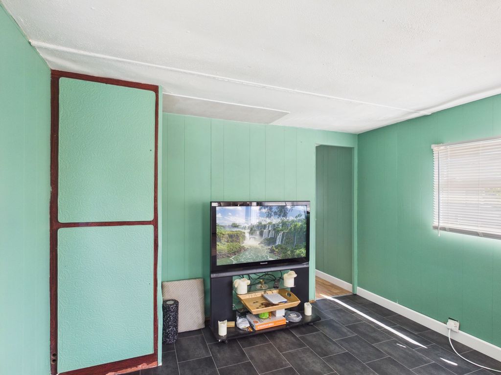 Property photo 3 of 14 Living Room