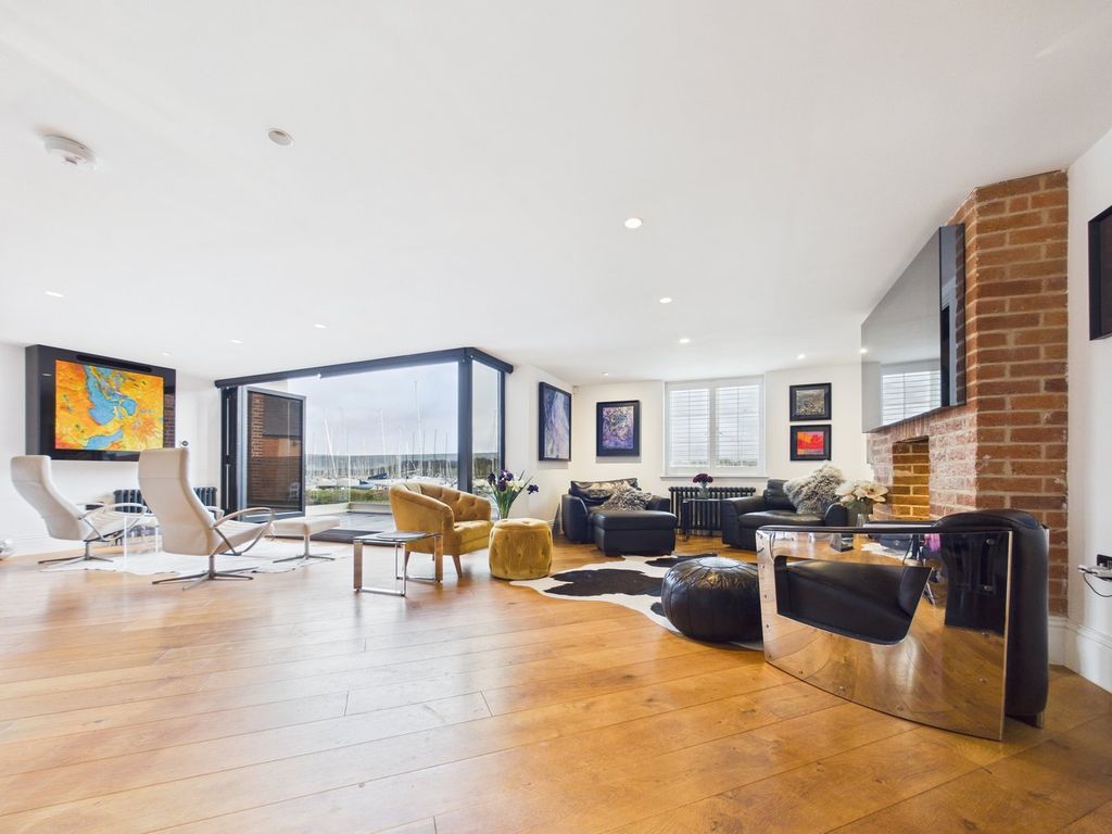 Property photo 2 of 33