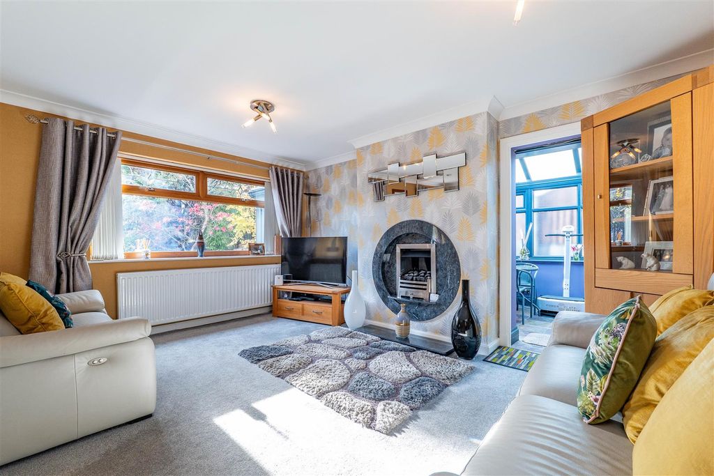 Property photo 2 of 27 Lounge