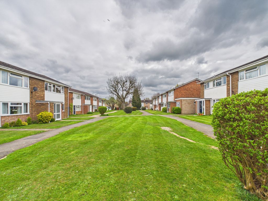 Property photo 2 of 13 Cam02136G0-Pr0576-Still007