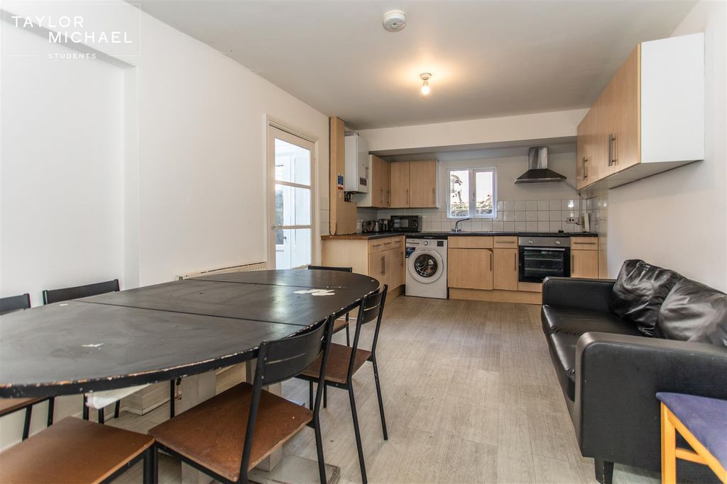 Property photo 2 of 23 Living/Dining Room