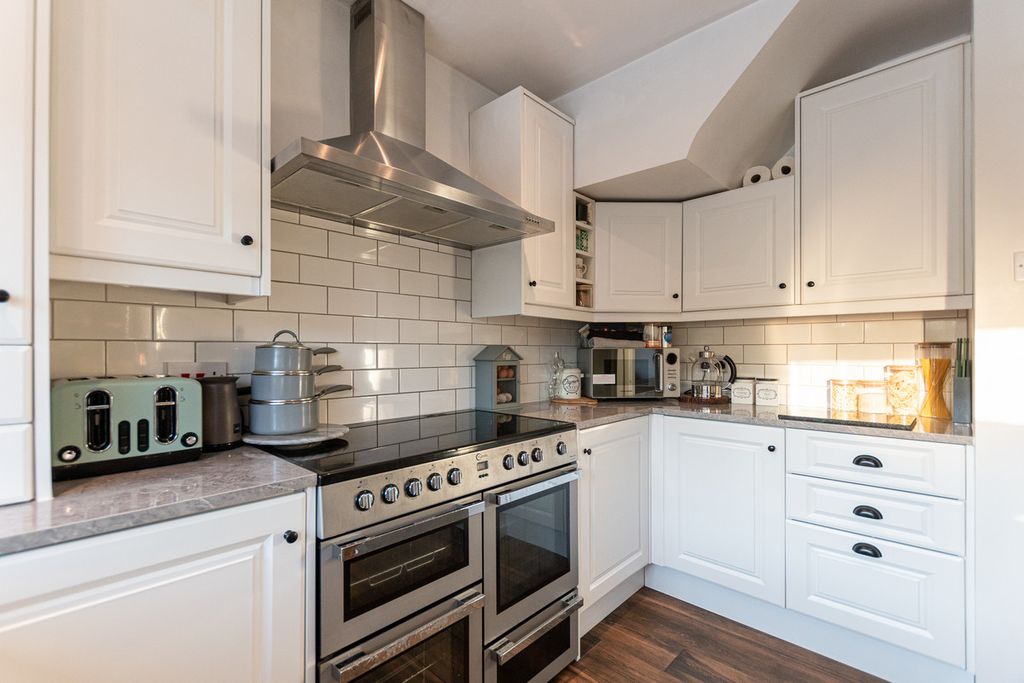 Property photo 3 of 31