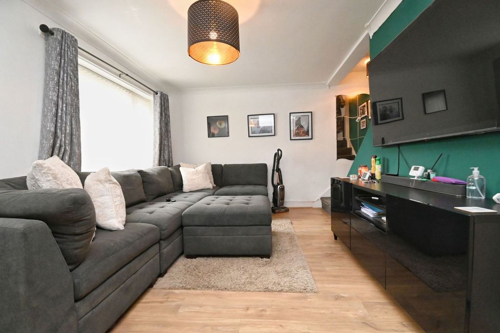 Property photo 2 of 18