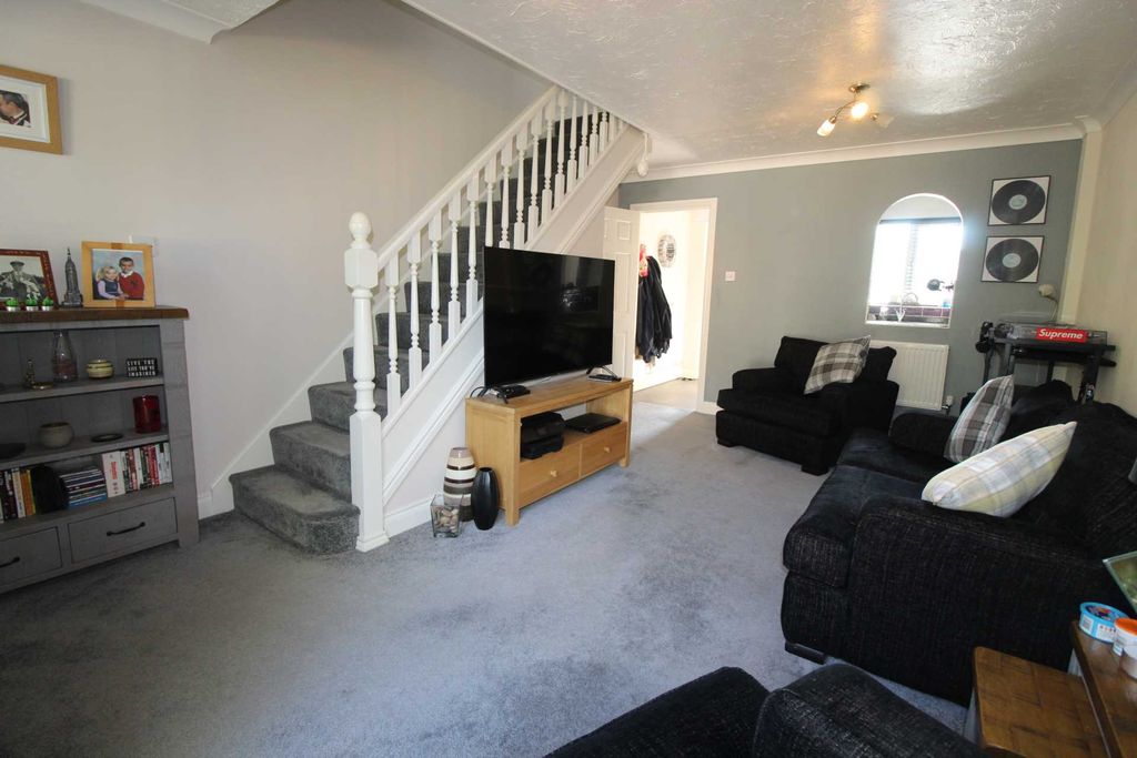 Property photo 2 of 11