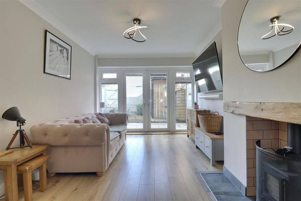 Property photo 2 of 23 1Af0Cbad-D36C-4806-Bd68-01E054CD4F1E_1_201_A.Jpeg