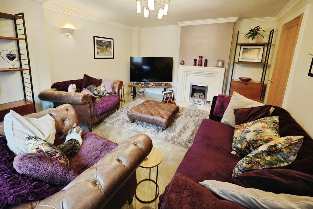 Property photo 3 of 21 Pbox-Img.Jpg