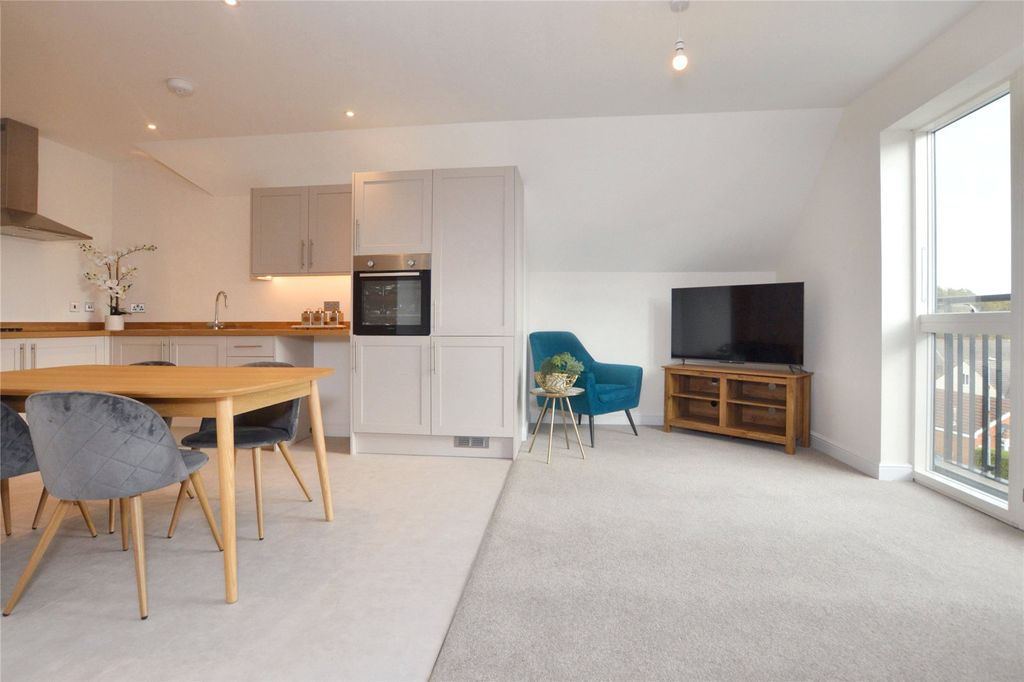 Property photo 1 of 14 Picture No. 24