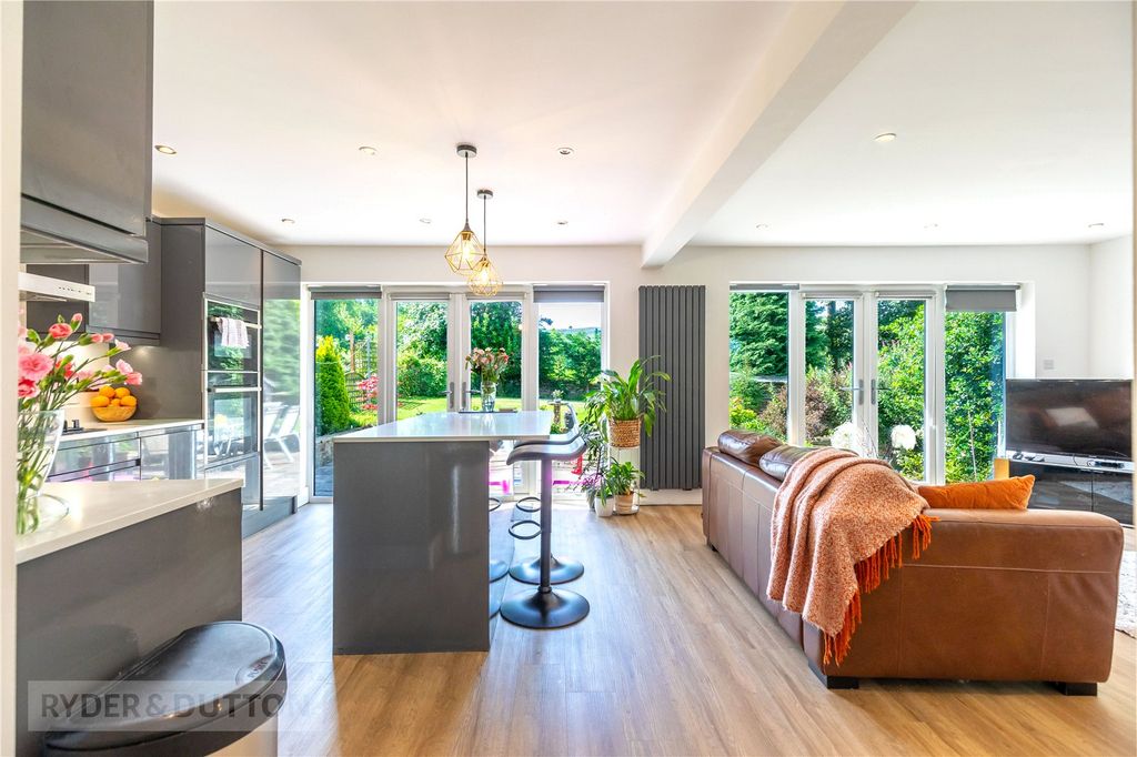 Property photo 3 of 43 Open Plan Living Rm