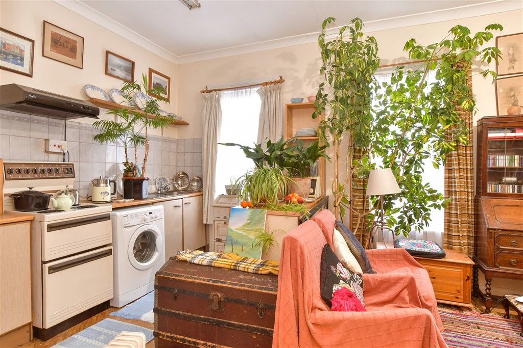 Property photo 3 of 7 Kitchen/Lounge