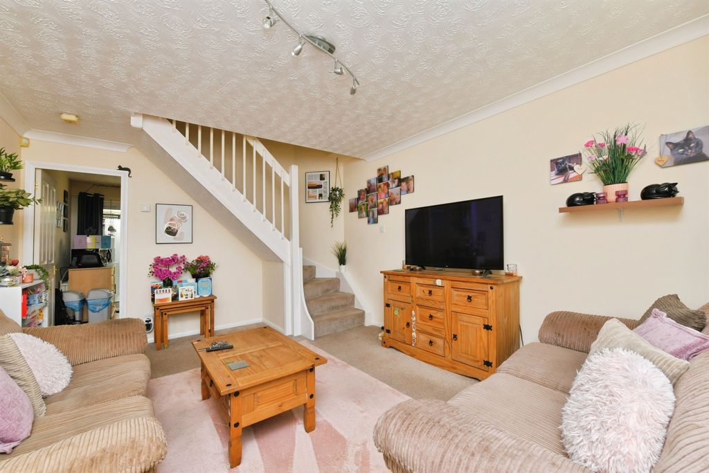 Property photo 2 of 18 Lounge