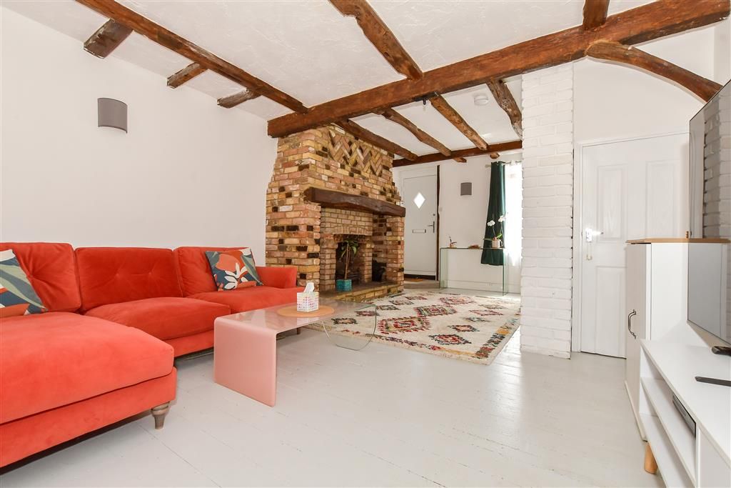 Property photo 3 of 10 Lounge