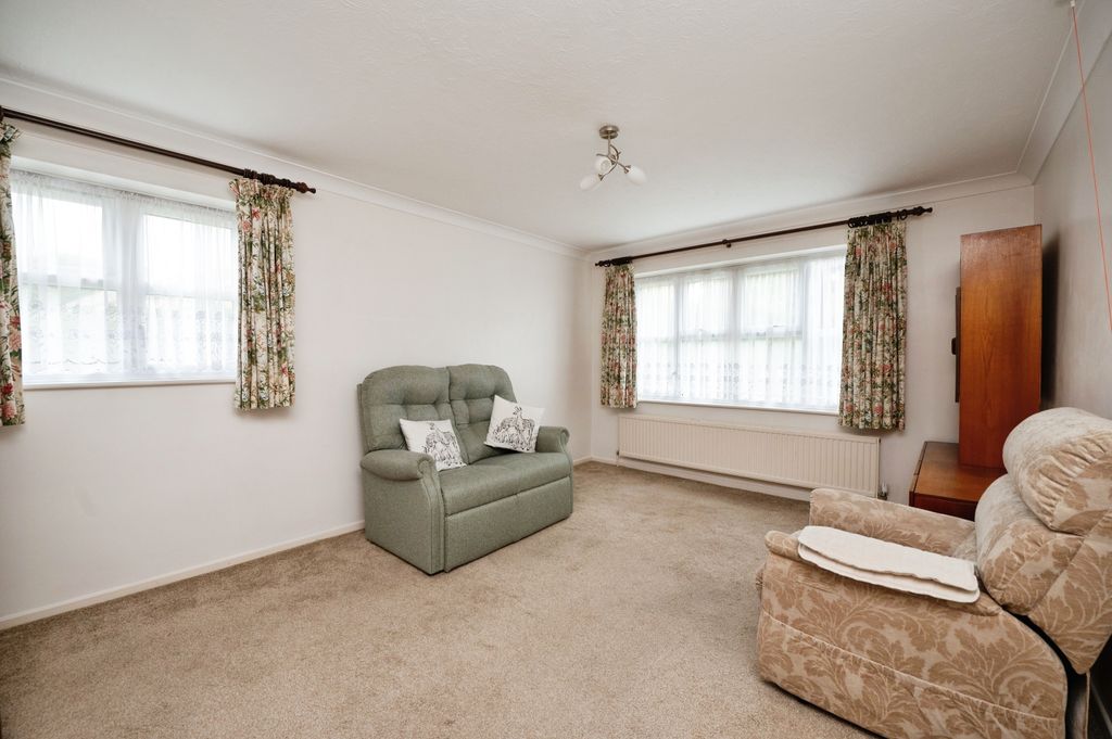 Property photo 1 of 11 Lounge