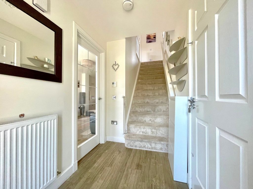 Property photo 2 of 37