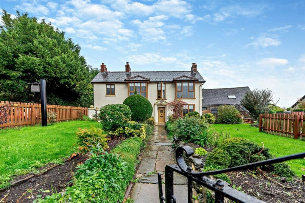 Property photo 1 of 30