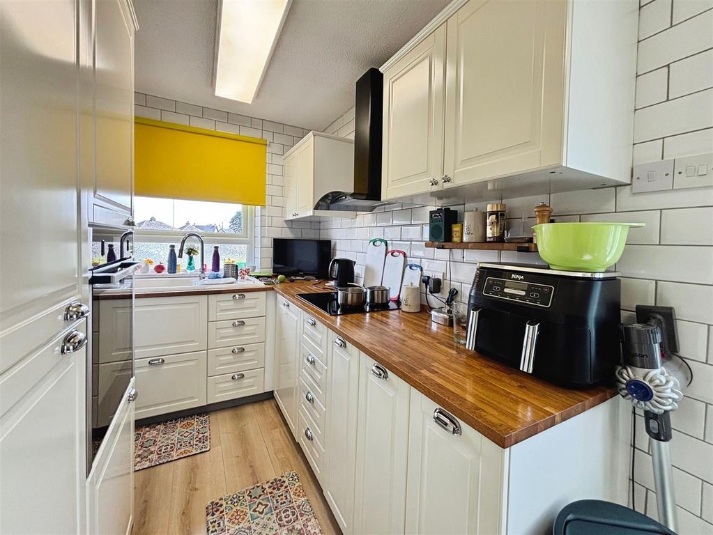 Property photo 2 of 16 Kitchen