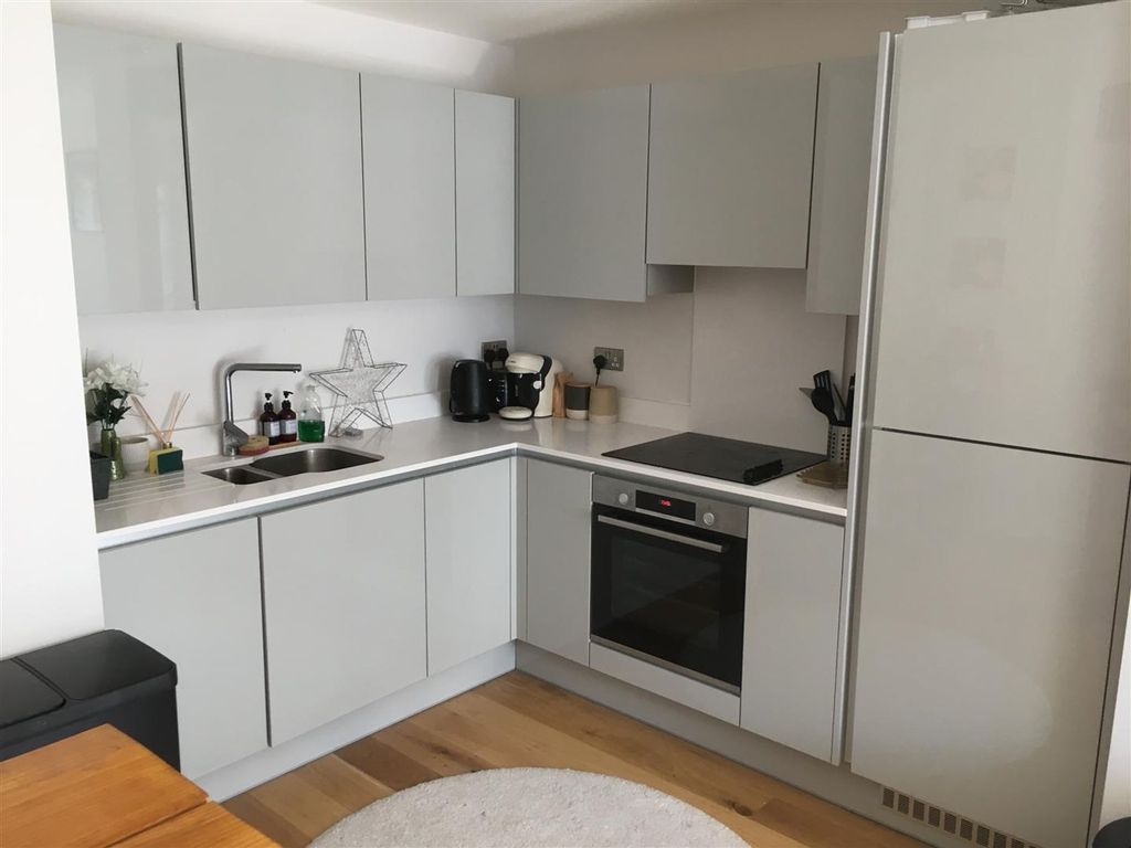 Property photo 3 of 12 Kitchen