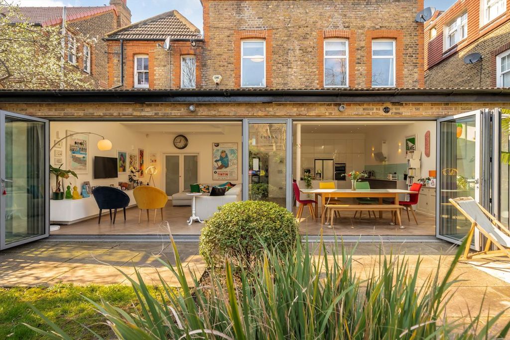 Property photo 2 of 17