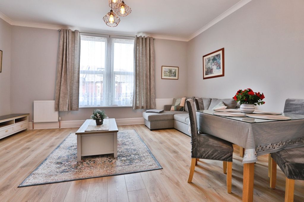 Property photo 3 of 20 Pbox-Img.Jpg