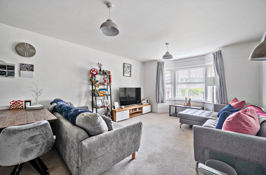 Property photo 2 of 16 1448568-19-69E75d...