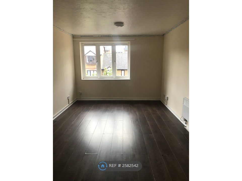 Property photo 1 of 12 Living Room