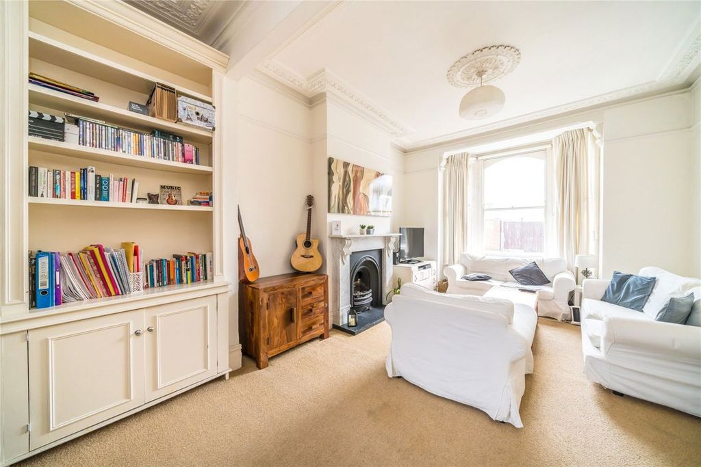 Property photo 2 of 11