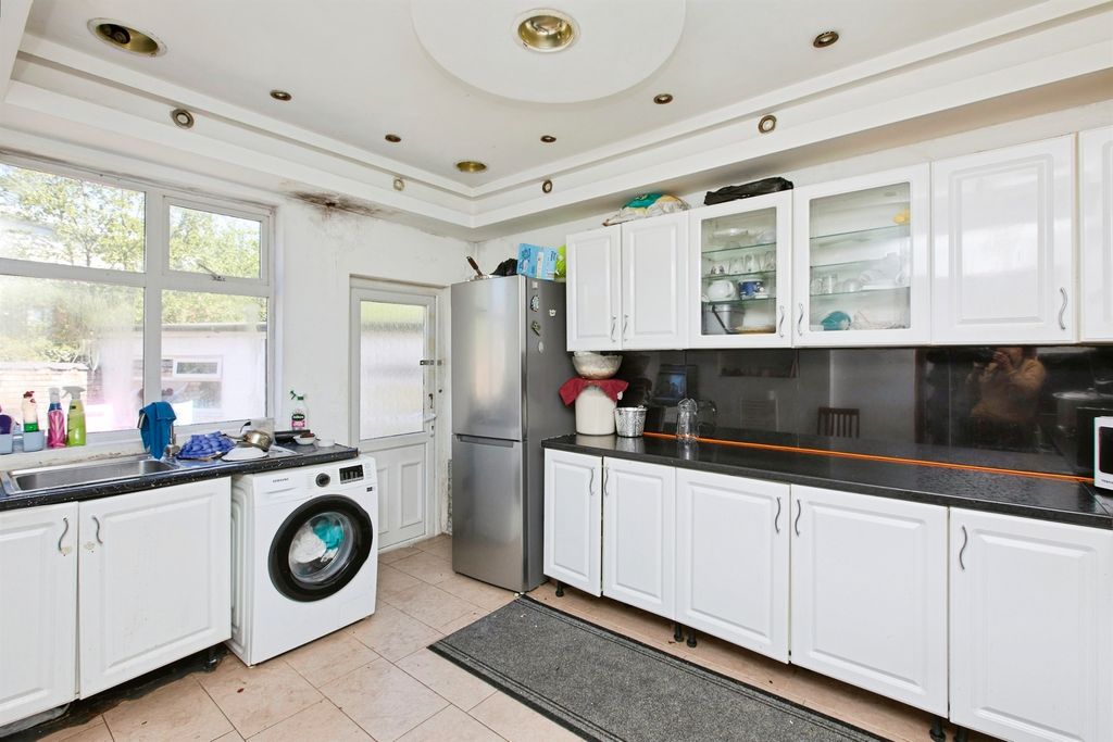 Property photo 2 of 20